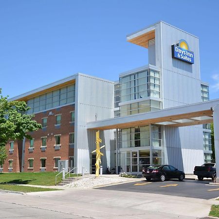 Days Inn & Suites By Wyndham Milwaukee Exterior foto