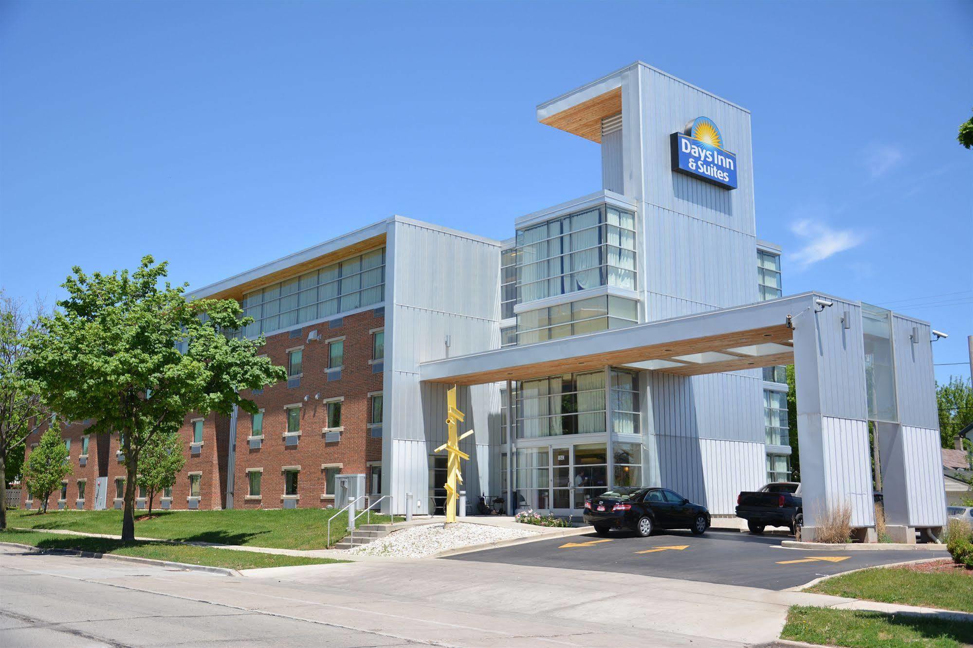 Days Inn & Suites By Wyndham Milwaukee Exterior foto